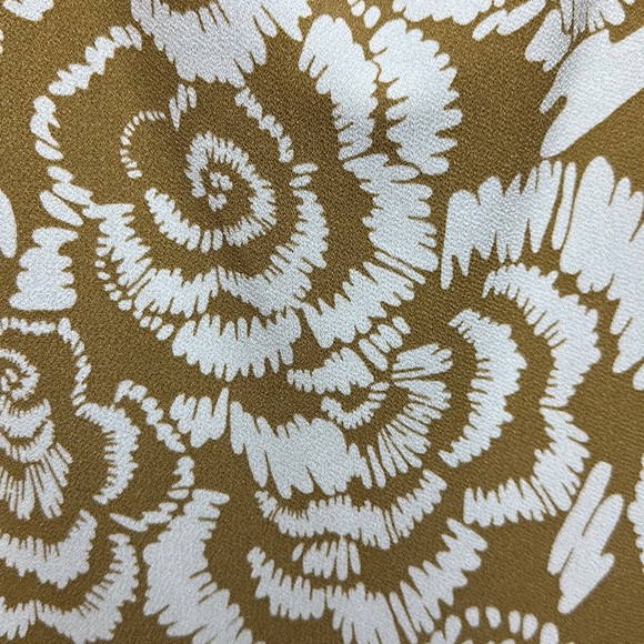 George maxi dress tan White floral design pleated bodice a free flowing skirt - Picture 5 of 6